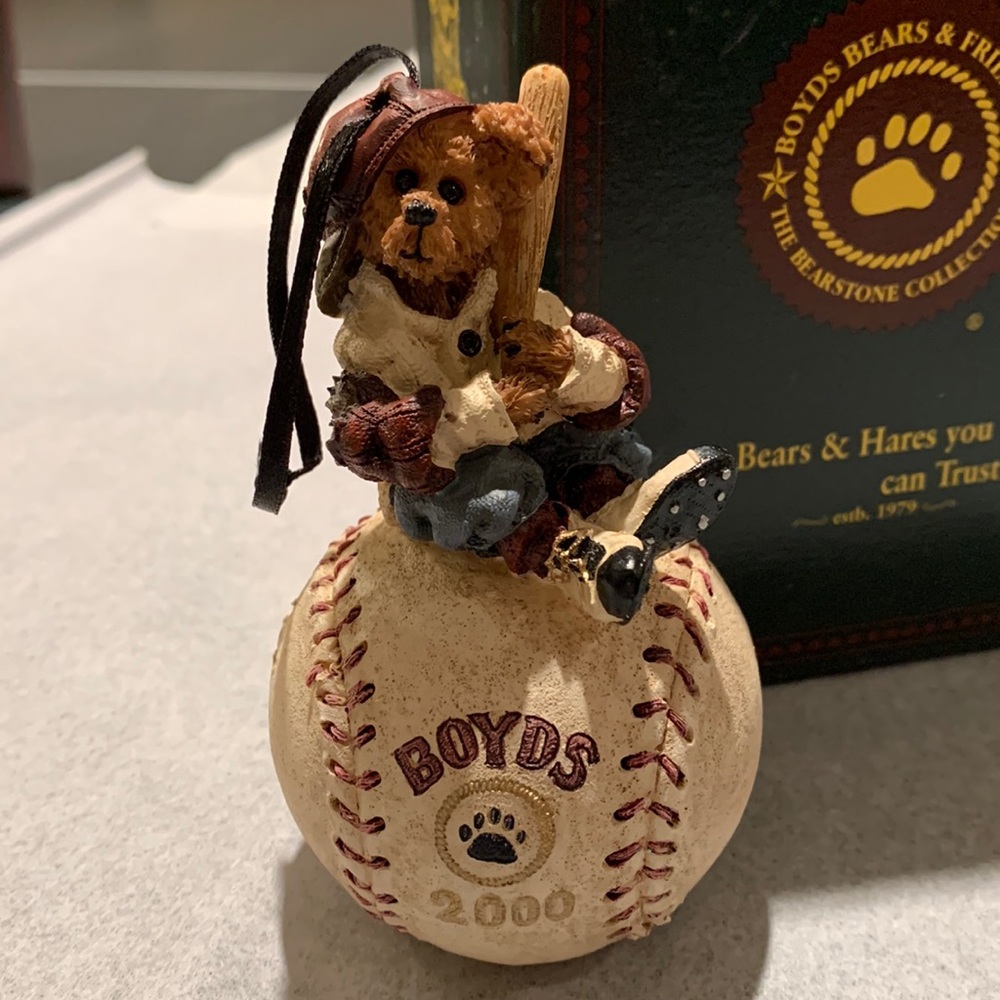 Boyd’s Bears ornament “McGwire…It’s Outa Here”